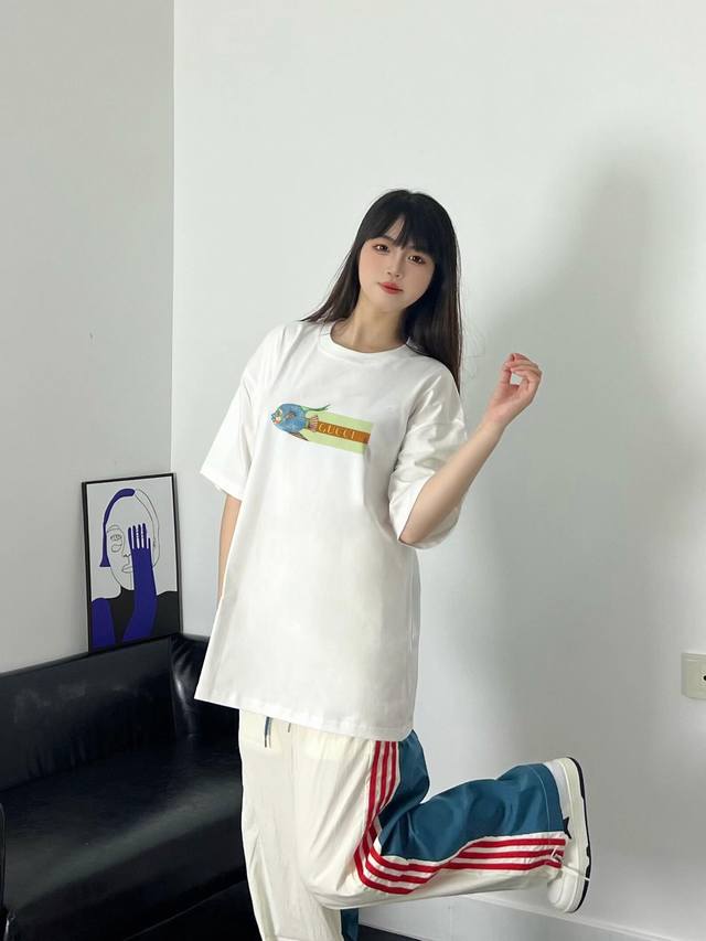 New arrival! Gucci's new short-sleeved T-shirt for spring and summer, the cut an