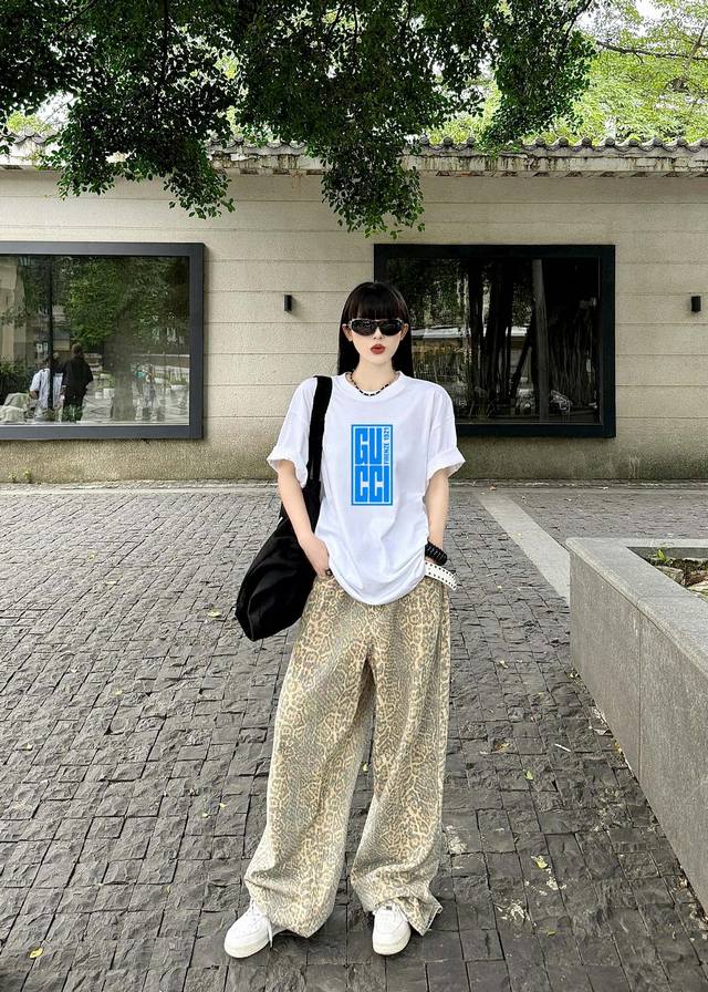 New arrival! Gucci's new short-sleeved T-shirt for spring and summer, the cut an
