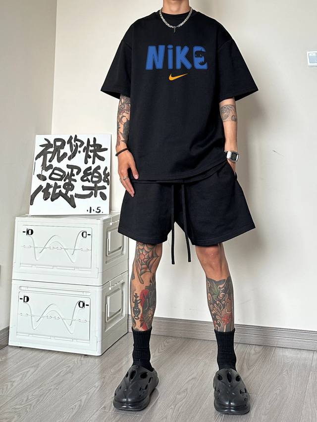 New arrival! Elements collide, unique mood! This season's new summer Nike short-