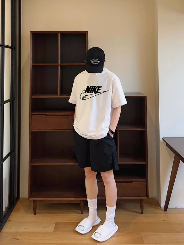 New Nike couple round neck short sleeve T-shirt, all made of high-quality materi