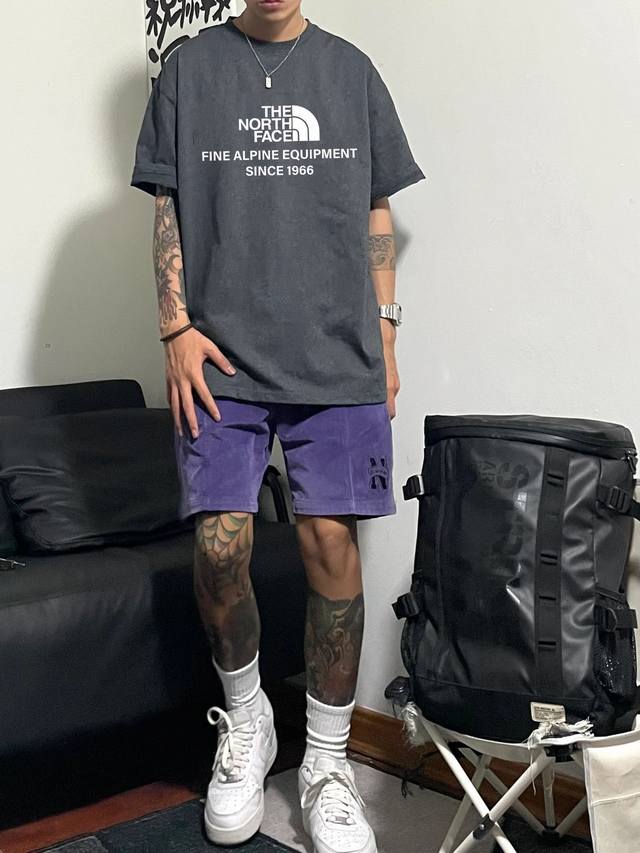 New arrival! This season's new Tnf North Face short-sleeved T-shirt, the cut is