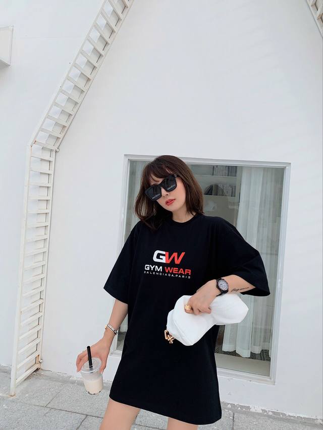 New arrival! Balenciaga's new summer short-sleeved T-shirt, a different take on