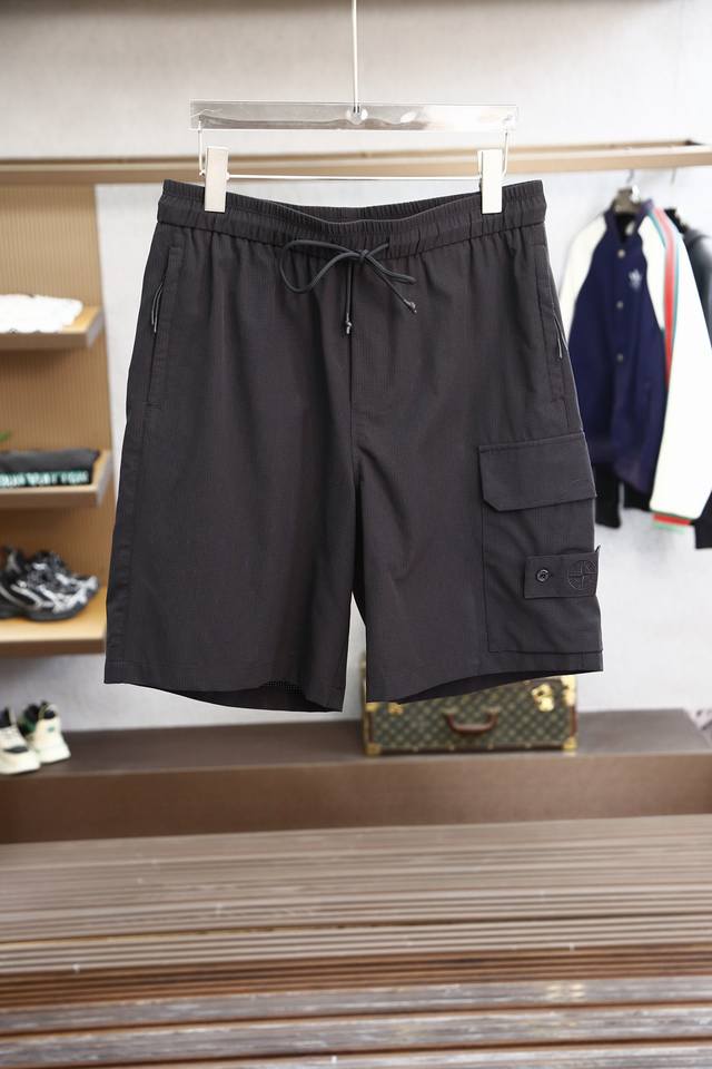Factory Price P Fendi Classic Comfort Men's, this complex sneaker is made of sof
