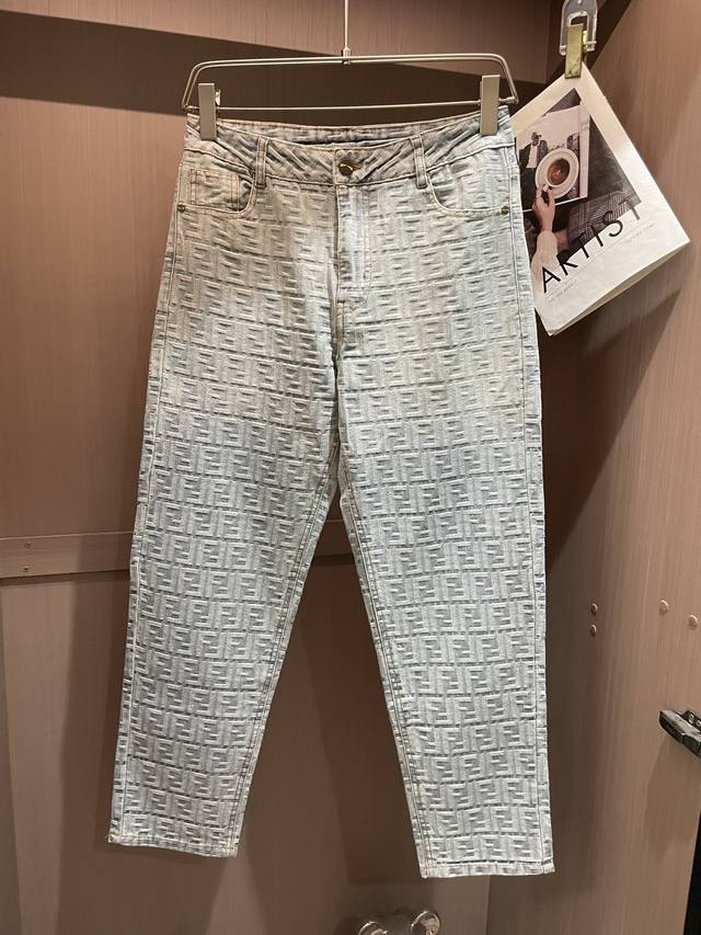 L This Beverly Hills sneaker uses textured Monogram flying woven fabric and the