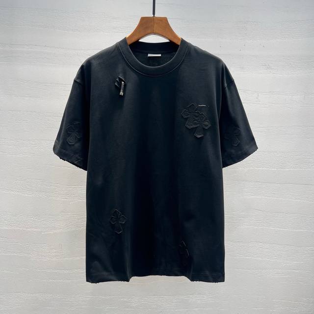 Armani's new hot-selling model, with its calm connotation and elegant taste, ope