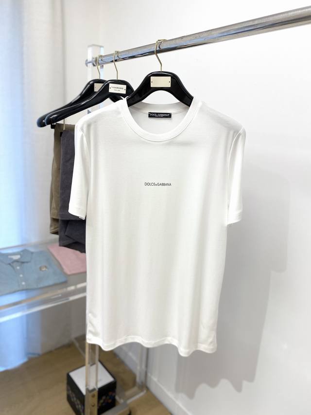 Valentino's new One Study Xl is available in new colors and fabrics. It has a st