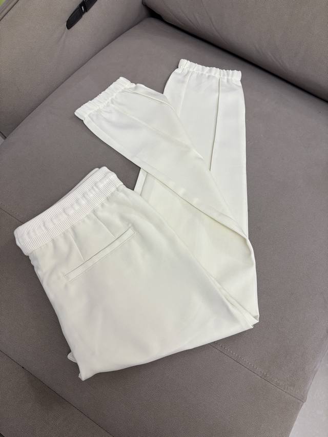 Male 10 Herme's, a straight-line boutique, you will fall in love with it as soon