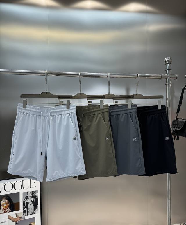 G's latest popular thick-soled white shoes are a mix of sports and leisure desig