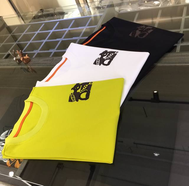 Louis Vuitton Lv top new models are on sale at the same time in the counters, th