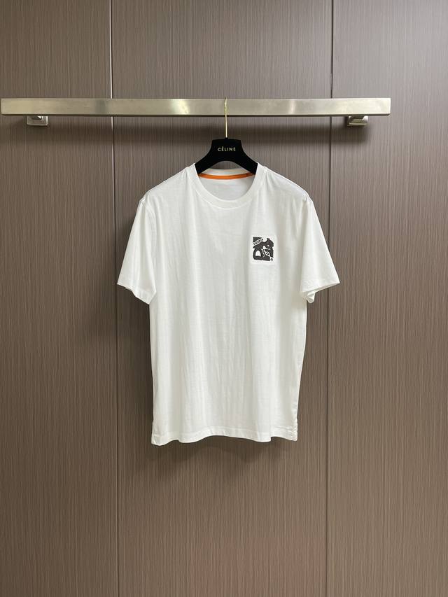 Factory Price: Versace's latest model is carefully crafted to ignite the audienc