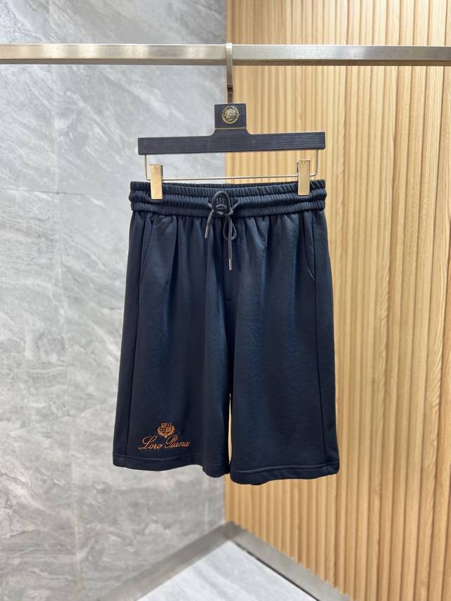 Santoni This is a men's low-top sneaker made in Italy. Material and construction