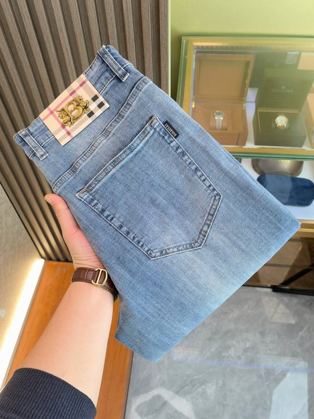 Prada 2025 Spring and Summer new model first release in the counter. High-end cu