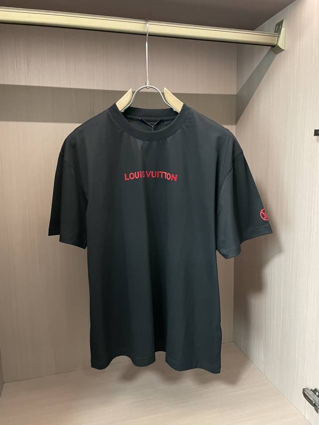 2025 Spring and Summer New T-shirt. Men's round neck classic logo lapel made of