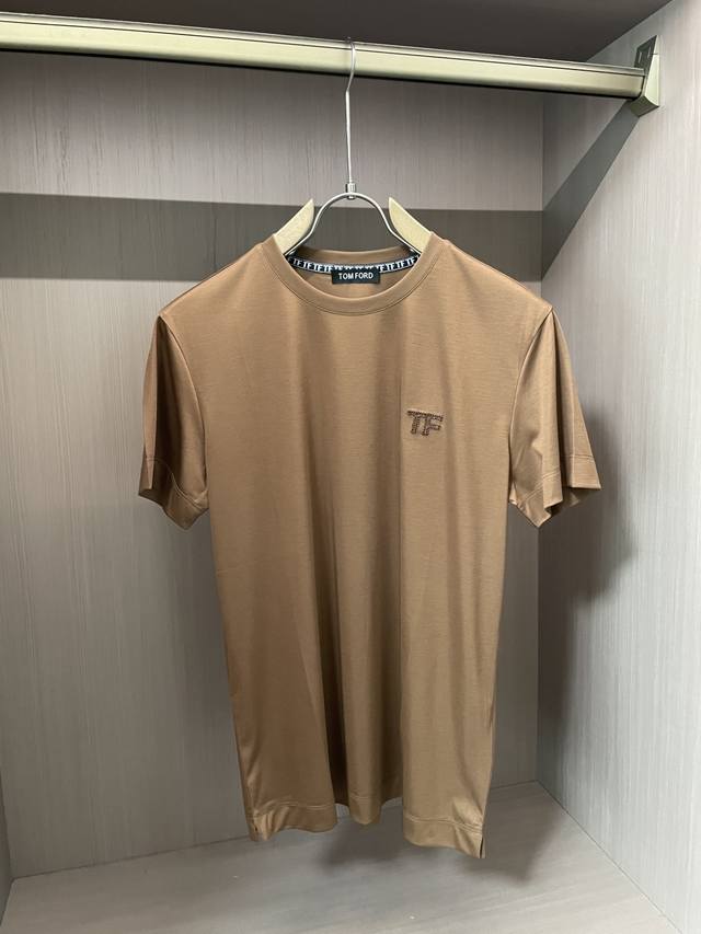 Bur*Berry's latest men's short-sleeved Polo shirt for 2025, the brand's latest d