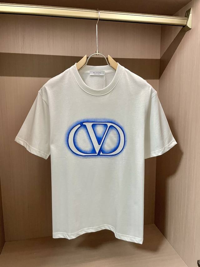 Agucci 's latest 2025 men's short-sleeved Polo shirt, the brand's latest design