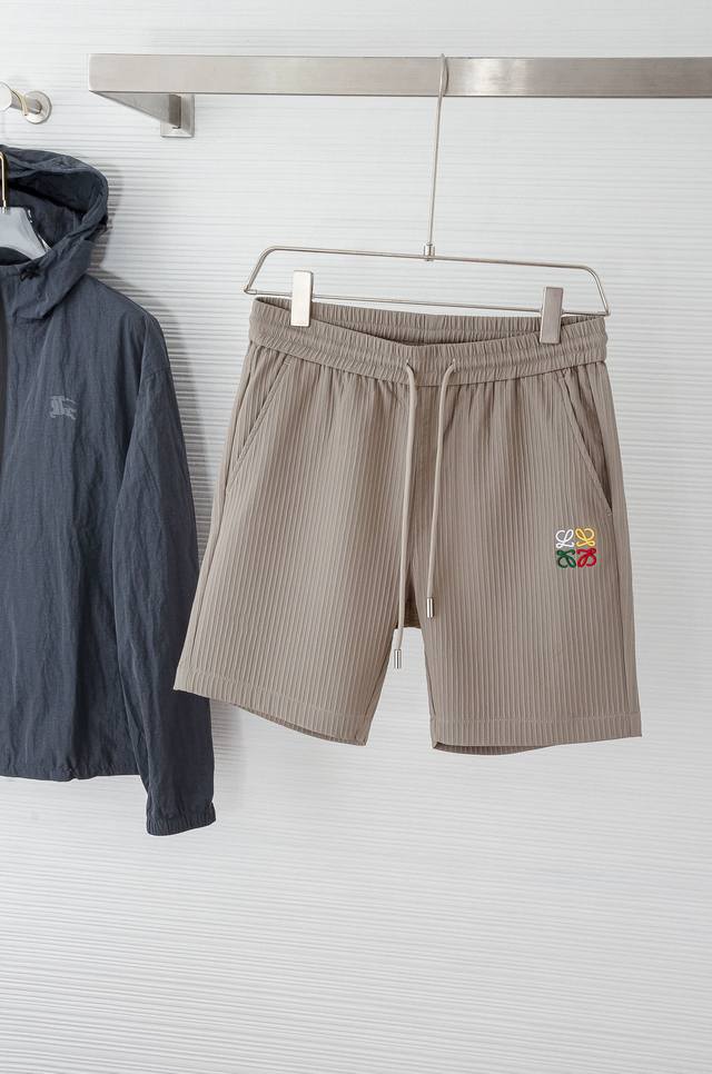 Luo 1wei 2025 summer new trousers catwalk style This year's latest customized pu