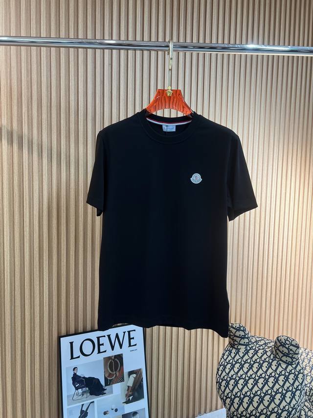 This Y-3 T-shirt is so cool! The big logo print on the back is eye-catching and