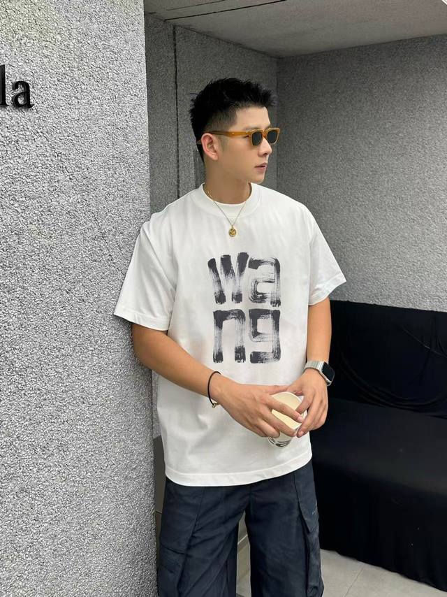 This Arc'teryx T-shirt is so cool! The three-dimensional offset printed logo on