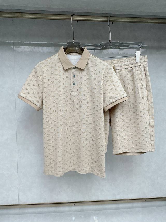 Moncler's new summer T-shirt is amazing! Three-dimensional laminated logo, super