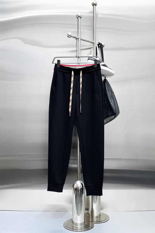 Ferragamo 2025 spring and summer new men's slim-fit jeans, official website sync