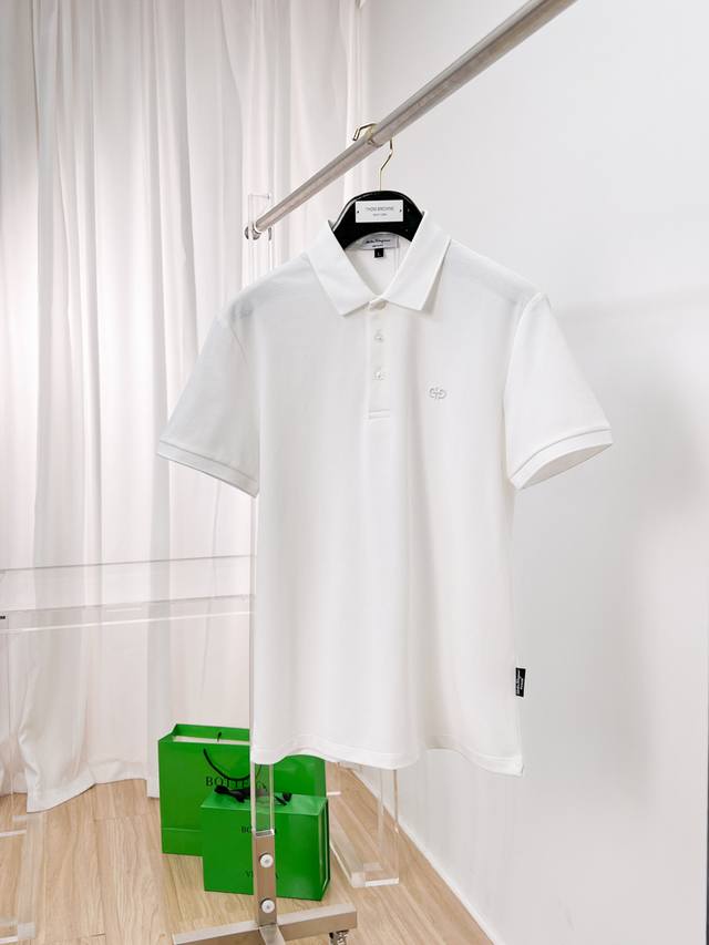 Loew*E 25Ss new spring and summer T-shirt! The three-dimensional embroidery is f