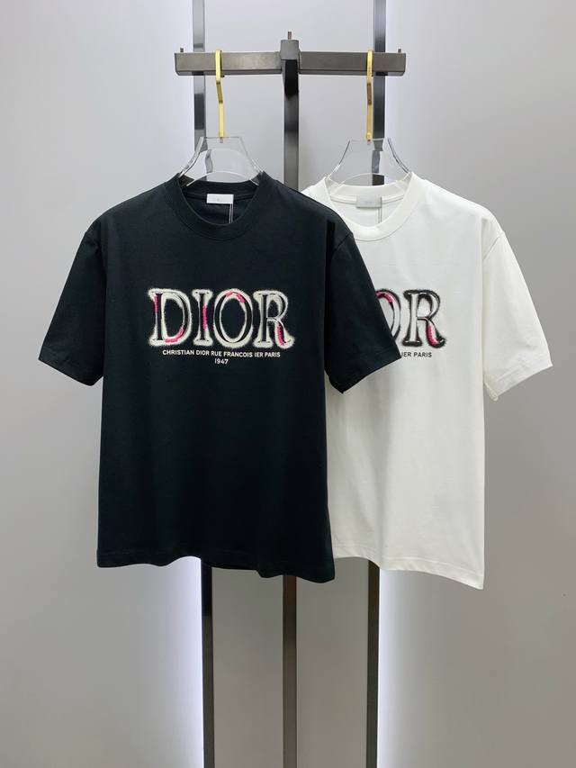 New Gucci, the latest short-sleeved T-shirt, handsome and fashionable, with exqu