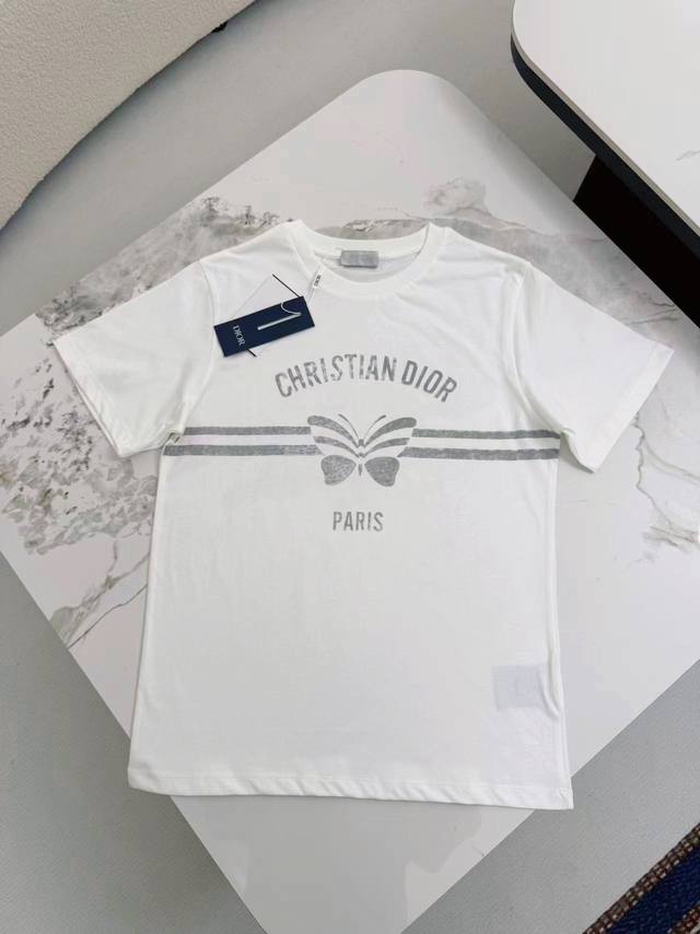 Prada. Prada's classic spring and summer short-sleeved T-shirt with an inverted