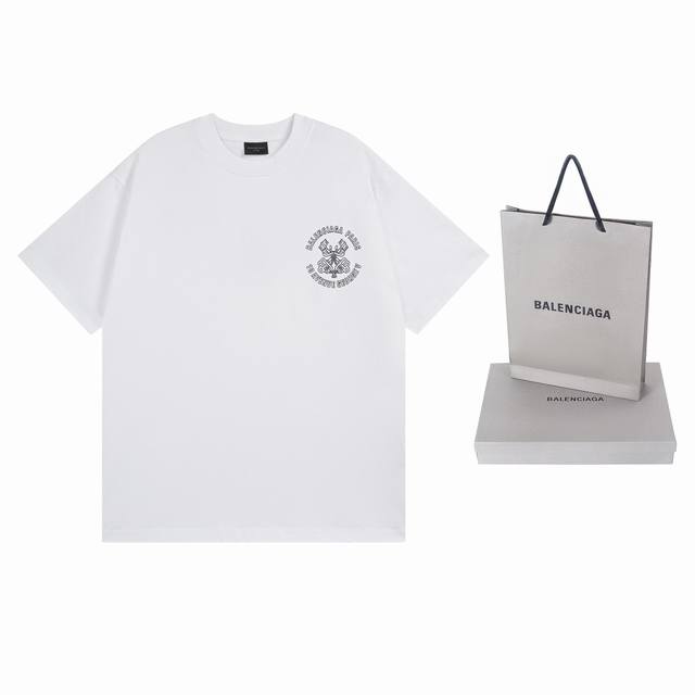 The latest men's round neck T-shirt with laminated fake pockets from Emma in the