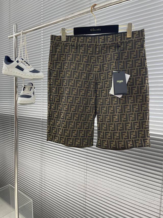 Lv 25Ss early spring new earth hot diamond Lv letter print short sleeve Light lu