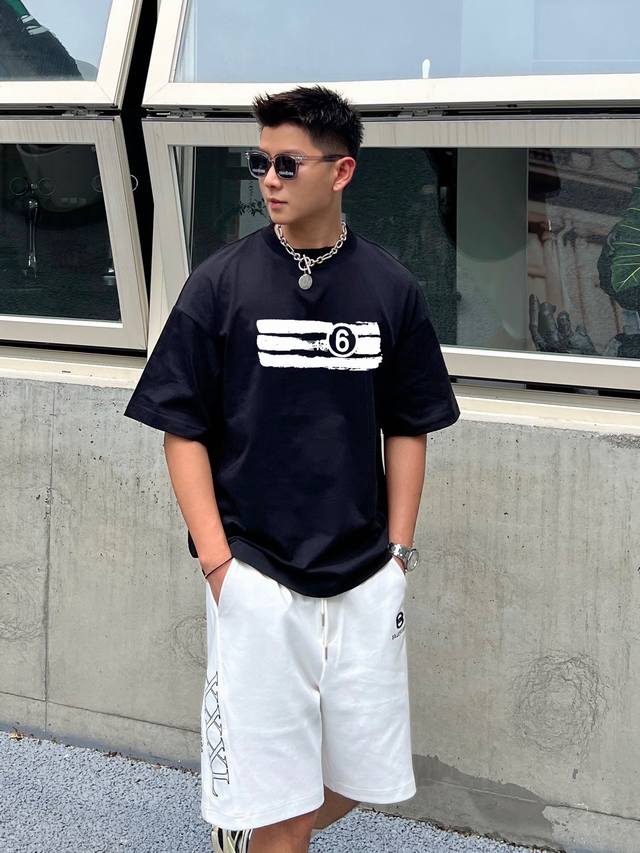 GV C-T-shirt black and silver letters all sizes: Xs-Xl