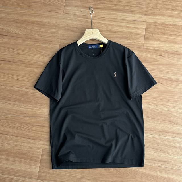 Prada* This Pra jersey T-shirt is a basic style of the brand. It is made of 280g