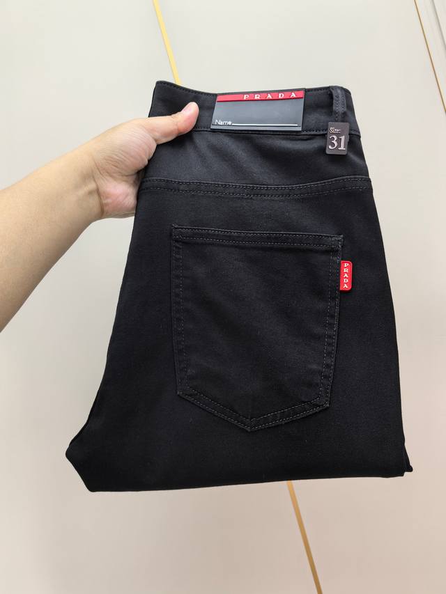 25Ss This plaid casual men's trousers, with its unique plaid design, cleverly co