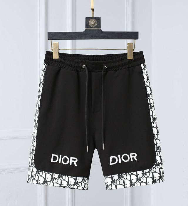 D&G Dolce & Gabbana's latest spring and summer jeans are stress-free to enter an