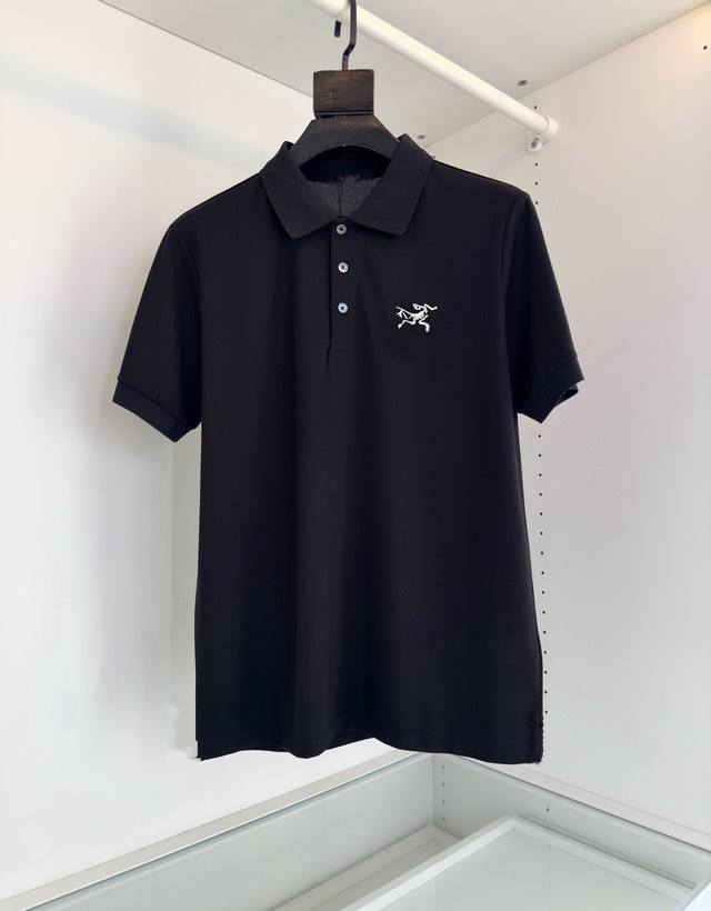 Balenciaga's new double-layer letter-printed short-sleeved T-shirt. The letter p