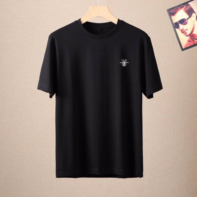 Balenciaga's new double-layer letter-printed short-sleeved T-shirt. The letter p