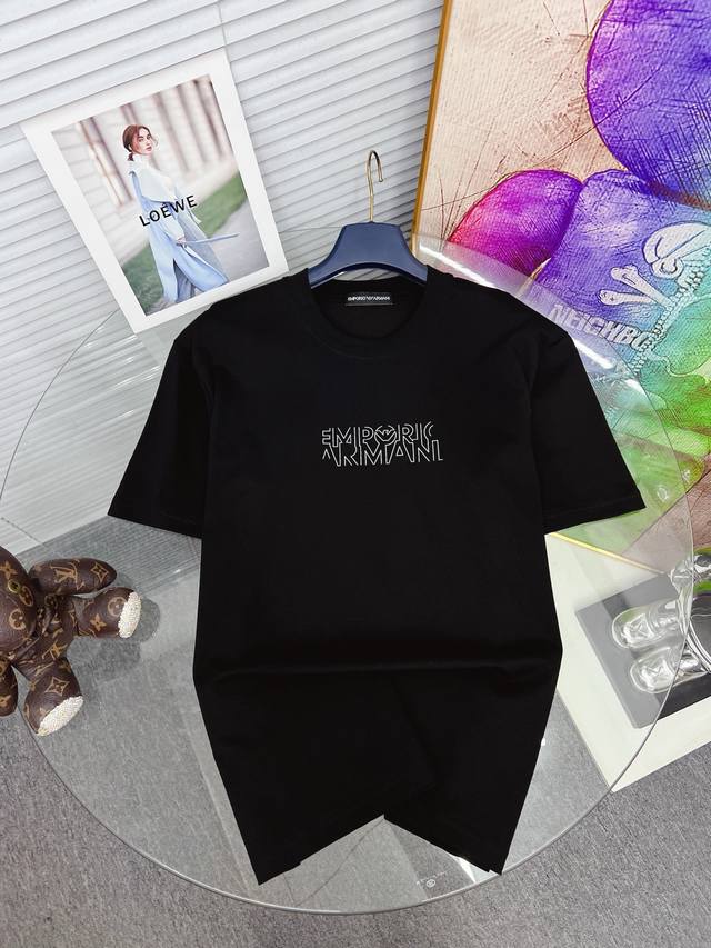 Dior's new double-layer letter-printed short-sleeved T-shirt. The letter pattern