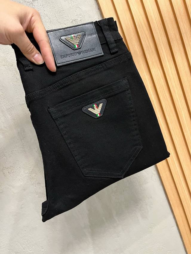Gucci's new spring and summer shorts are minimalist and express a modern attitud