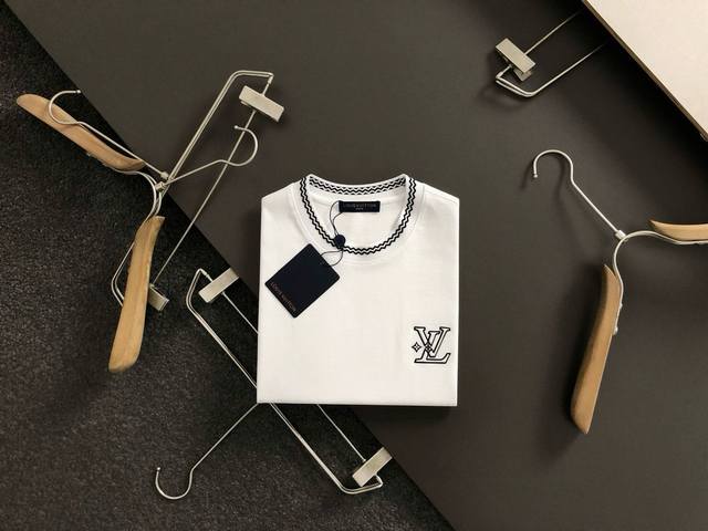 Lv Spring and Summer New Polo Size: M-3Xl Color: Black and White