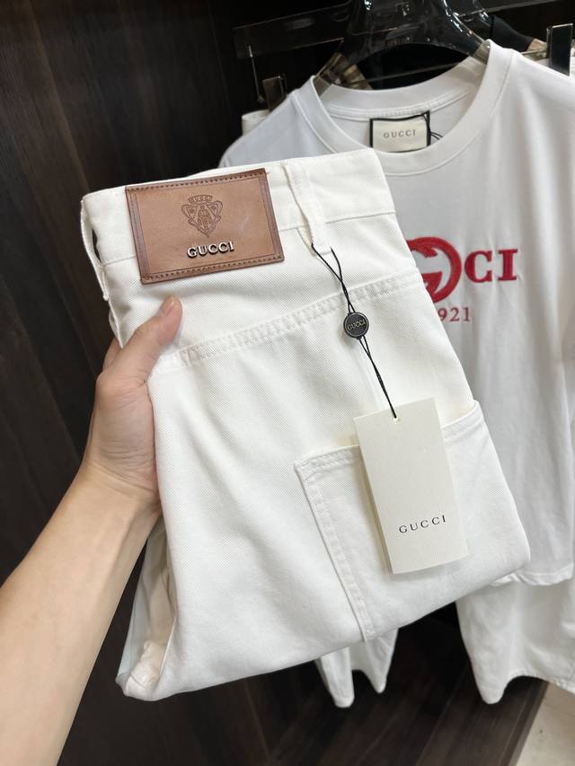 New set of tops and pants for sale, white combination, you can wear it with styl