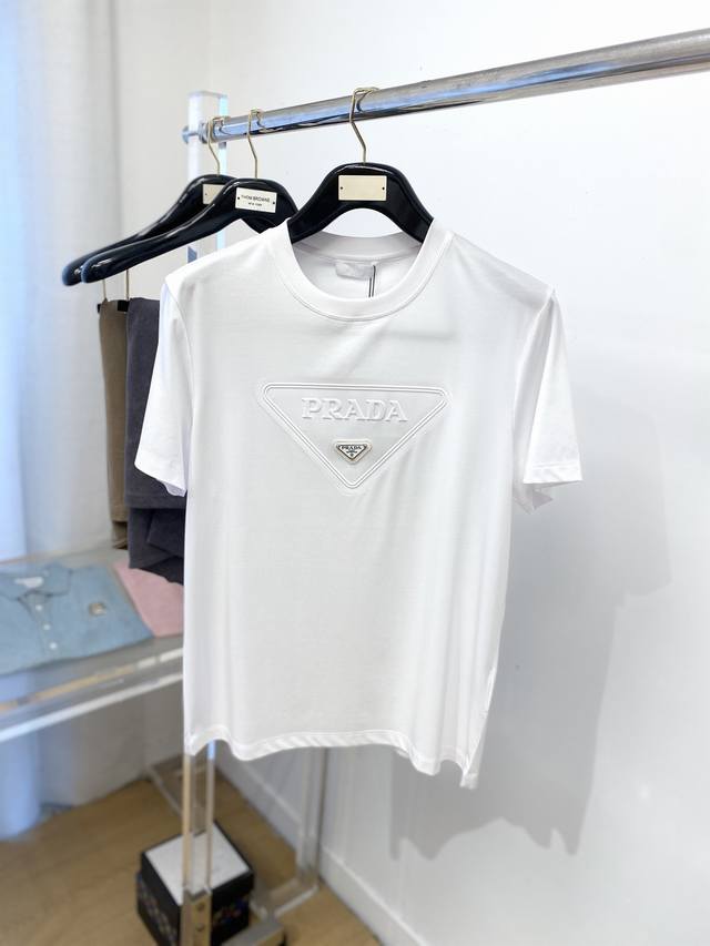 Fendi- The top version of Fendi's new spring and summer shorts for 2025, the off