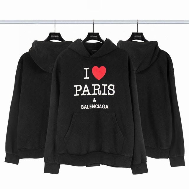 Gucci's new hooded zip-up jacket for early fall 2025Ss. The brand presents a var
