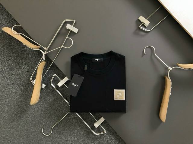 Top P180 Pants Givenchy* Givenchy 25S new round neck Tee. Unisex ~ A must-try it
