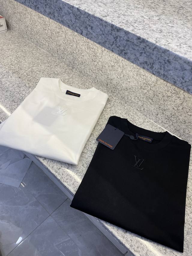 Moncle* Classic Polo Shirt. 25S new model. This Polo Shirt is made of 230g merce
