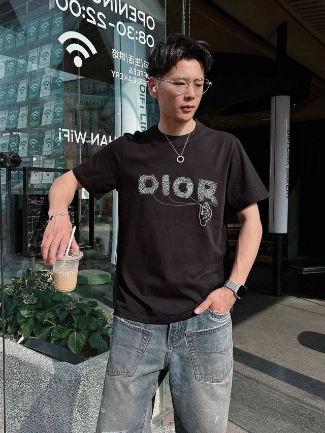 Armani. 2025 Spring and Summer New Fashion Round Neck Short Sleeve High-end Cust