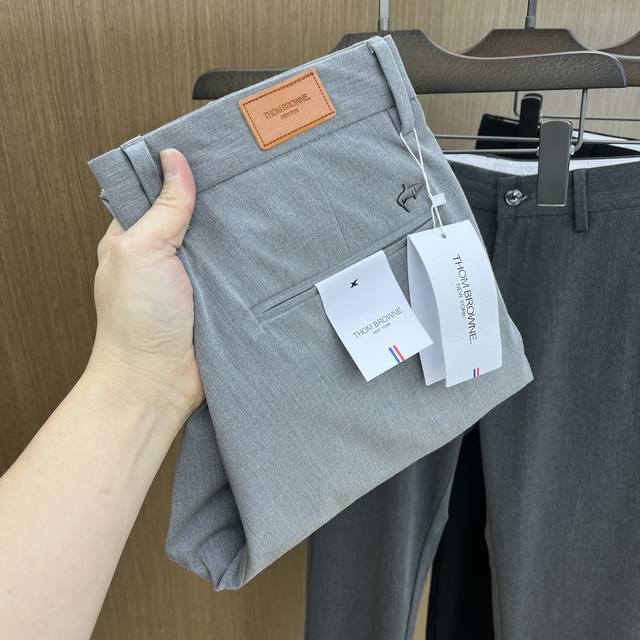 This pair of trousers from Weiwei An is so stylish! The embroidered patch is pai