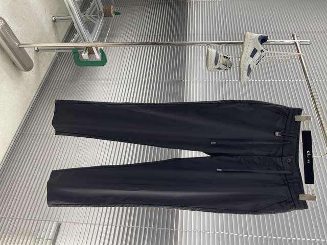 New Xiaoxiang women's shorts black non-elastic versatile slim shorts size 26 27
