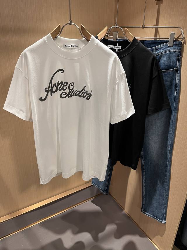 Burberry 2025 Spring and Summer new models are launched in the counter. The late