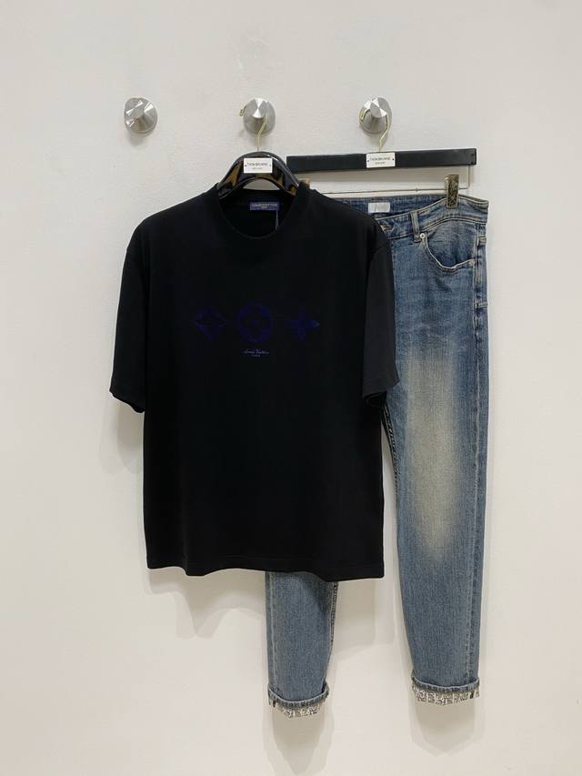 25Ss blue jacquard printed shorts, with its unique artistic charm and fresh tone