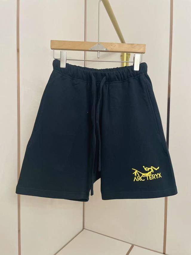Prada, 2025 spring and summer new fashion round neck short sleeve high-end custo