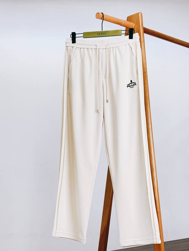 Miu 2025 new product, original denim shorts, brand classic logo design, three co